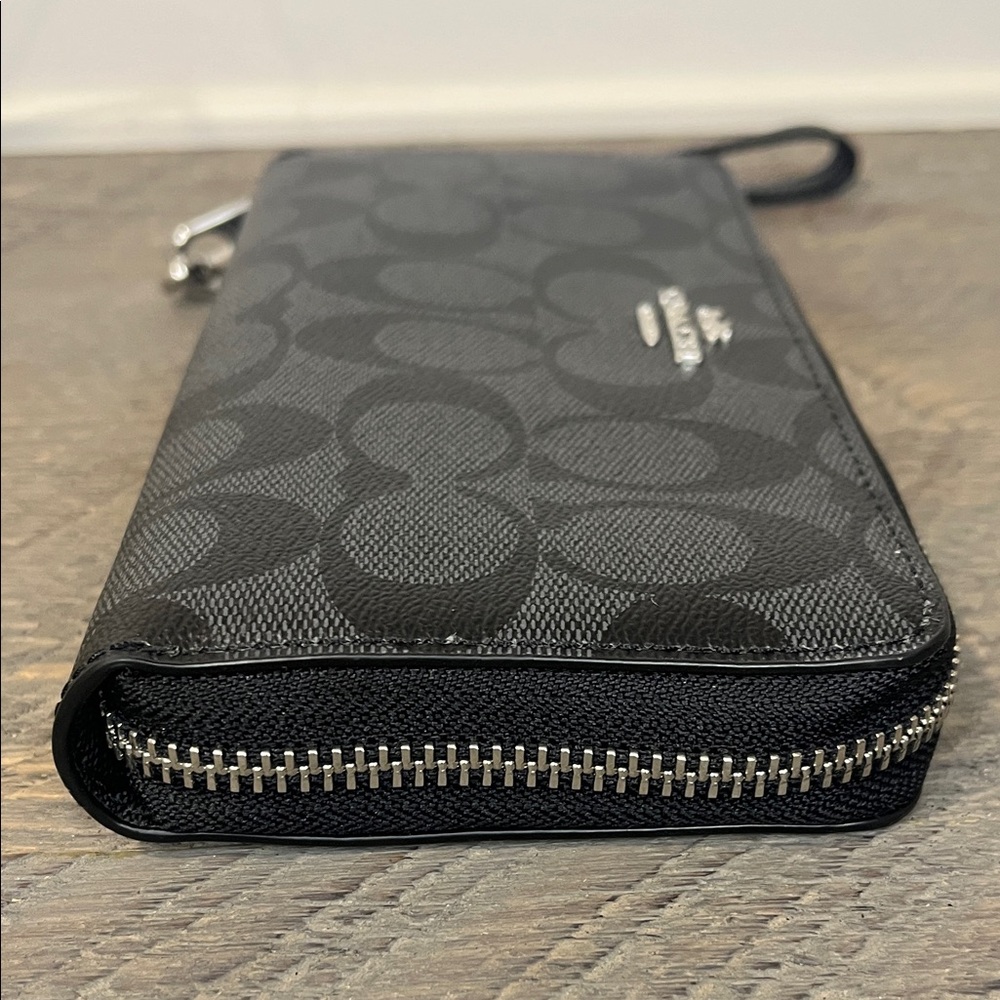 NWT - Coach Long Zip Around Wallet In Signature Canvas With Wristlet - Picture 8 of 9